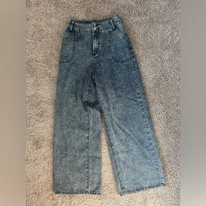 Women's High-Rise Wide Leg Jeans in Washed Blue